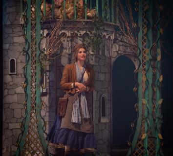Into the woods Broadway set rental - castle - stagecraft theatrical - 800-499-1504