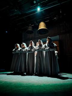 3 bells, 1 lg, 1 med, 1 sm for sale. Includes brackets. Bells are gold