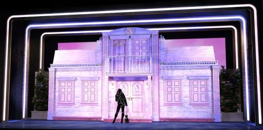 Legally Blonde rental set - no fly system needed - Delta nu house exterior 